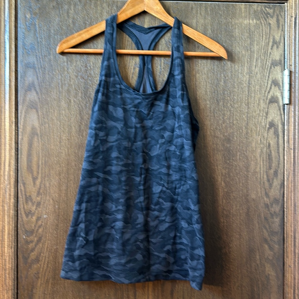 Lululemon Black camo Cool racerback tank. Size 8